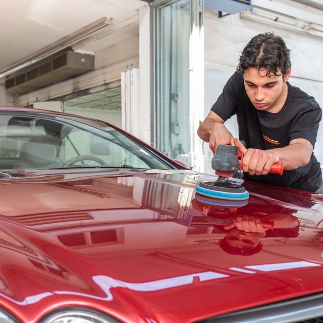 Reparatur an Motorhaube